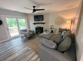 3 BR Villa Perfect for Families and Friends in Sea Pines, Hilton Head，位于希尔顿黑德岛的乡村别墅