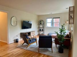 New Cozy Penthouse，位于阿林顿的酒店