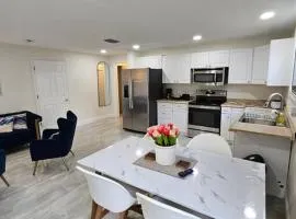 Cozy Two Bedrooms Apartment in Valrico