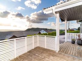 Modern Family House Near Pulpit Rock，位于泰于的酒店