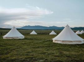 Wander Camp Yellowstone，位于艾兰帕克的豪华帐篷