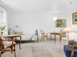 1 Bedroom Stunning Home In Nykøbing M，位于Flade的酒店