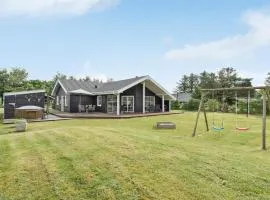 3 Bedroom Cozy Home In Tarm