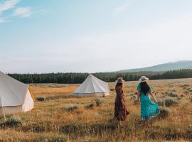 Yellowstone Glamping，位于艾兰帕克的豪华帐篷