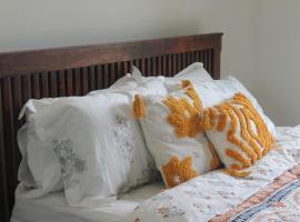 The Woodlands Hideaway - Warm & Cosy Acreage Guesthouse，位于布朗平原的酒店