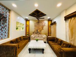 Home Escape 3BHK Luxury Duplex, Vijay Nagar，位于印多尔的酒店