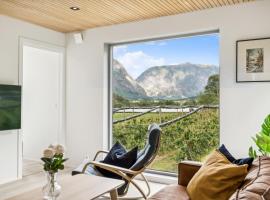 Jordeplegarden holiday home - Part of a farm - Two buildings - Close to Flåm，位于莱达尔绥里的酒店