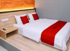 RedDoorz at Hotel DPraya Pati，位于Pati的酒店