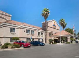 Comfort Suites，位于图莱里的酒店