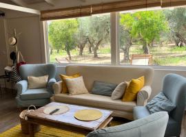 Glykoriza Cottage，位于Longá的酒店