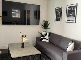 Lovely 2 Bed Full House By The Beach