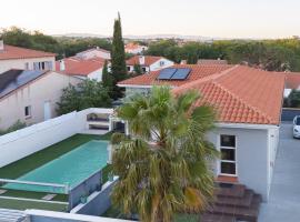 Grande maison moderne avec piscine 10 personnes，位于Trouillas的酒店