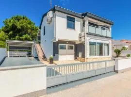 Awesome Apartment In Vir With Wifi
