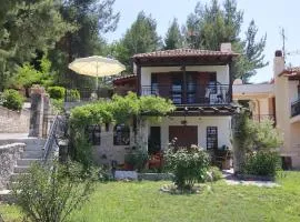 Bizmut House Shared Garden & Pool Paliouri