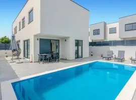 Amazing Home In Vrsi With Heated Swimming Pool