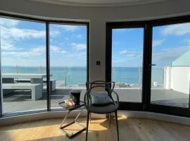 Seasalt - Beach Front Apartment