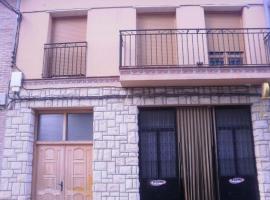 Bar hostal Torralba de los sisones，位于Torralba de los Sisones的酒店