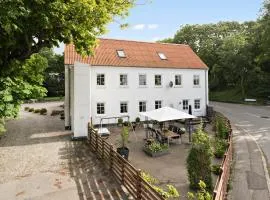 Nice Home In Thyholm With Kitchen