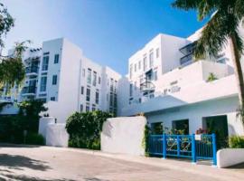 Studio Unit at La Bella Tagaytay Residences，位于大雅台的带热水浴缸的酒店