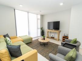 Cozy Modern Apartment At Bellamare，位于Summerstrand的酒店