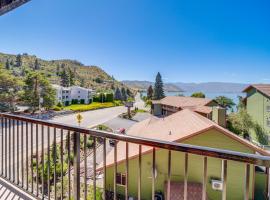 Chelan Home: Views, Pool, Hot Tub, & Beach Access，位于奇兰的酒店