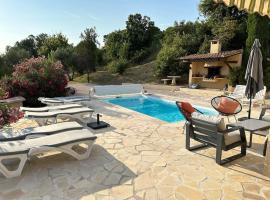 L'oustal des cigales, villa avec piscine privée，位于Lédignan的酒店