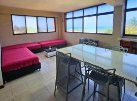 Tucacas, Frente al Mar, Vista 180 Grados, Piscina y Playa Privada，位于Tucacas的酒店