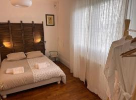 La chambre verte du gite de vendome，位于旺多姆的酒店