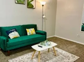 Green Oasis Stylish 1BR Retreat near Medical Center