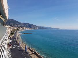 Menton front bord de mer C&ocirc;te d'Azur Florentina sea view French Riviera proche Monaco Montecarlo superb studio，位于芒通的酒店