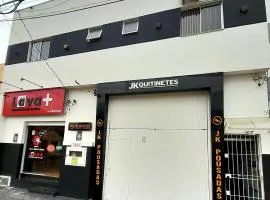 QUITINETES com garagem CENTRAL