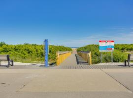 Wildwood Crest Condo w/ Pool & Beach Access!，位于威尔伍德克拉斯特的酒店
