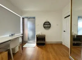 Montrose Double Bed Room close to City