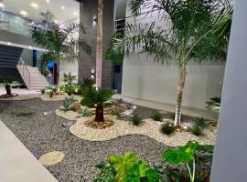 Condom&iacute;nio Residencial AJJP，位于博阿维斯塔的带停车场的酒店
