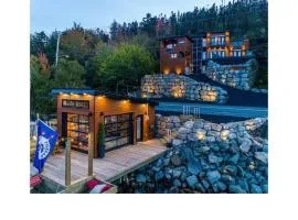 Luxury Halifax Waterfront Paradise -Pool, Hot Tub, Private Wharf, Boathouse, Backyard Oasis, Lookout