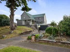 Beach Haven Manor - Waikanae Beach Holiday Home