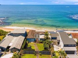 Seabreeze Getaway Oceanfront Family Home in Norah Head，位于Norah Head的别墅