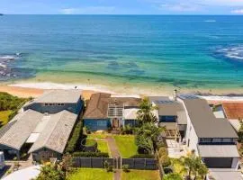Seabreeze Getaway Oceanfront Family Home in Norah Head