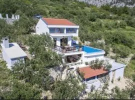 Villa Amare, Makarska with pool and garden