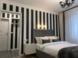 Studio Luxury Black & White