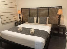Villa Three Frangipani，位于Cable Beach的酒店