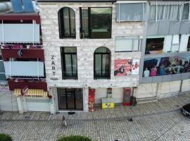 Z art Hotel，位于克鲁亚的带按摩浴缸的酒店