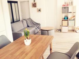 Magnifique T3, entre lac et montages, Embrun，位于埃姆布能的酒店