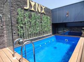 HOTEL ATHENS , a boutique hotel，位于齐拉克普尔的酒店