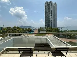 Southbay Seaview Condo A10 10minQueensbay 10minSpice