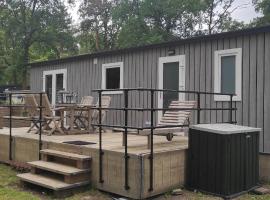 Nieuwe vakantie-Chalet "Bie mammie en pette" Camping GOOLDERHEIDE，位于Bocholt的酒店