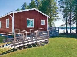 Fritidshus - Cottage - Holiday house - Soluppg&aring;ng，位于Blattnicksele的海滩酒店