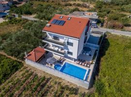 Exclusive Villa Holiday，位于斯普利特的酒店