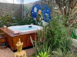Macaw Suite- with Hot Tub for Singles or Couple!