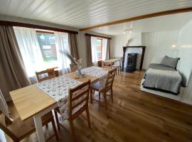 Cozy 2-Bedroom Bungalow，位于因特拉肯的别墅